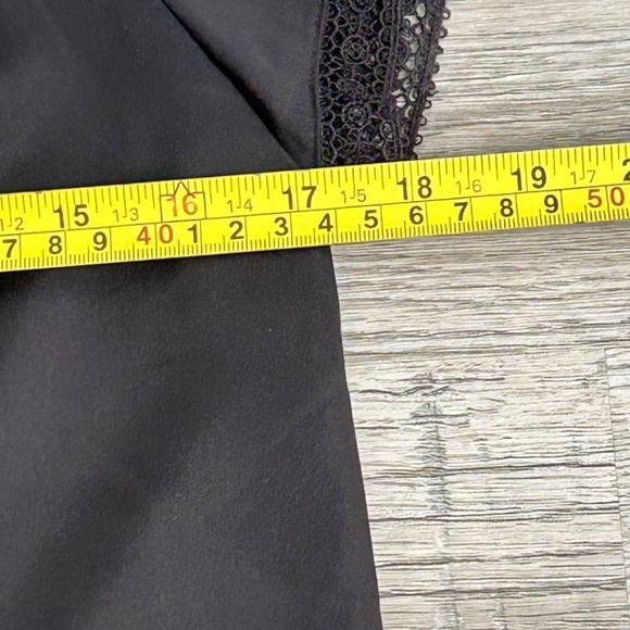 J Crew Black Short Sleeve Lace Trim Blouse Sz XXS - Picture 6 of 8